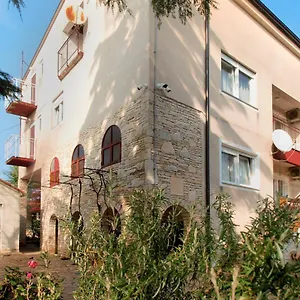  Apartment Mira 1804